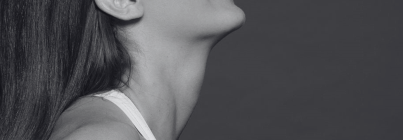שיפור מרקם עור הצוואר על ידי רופאים מיומנים ומקצועיים